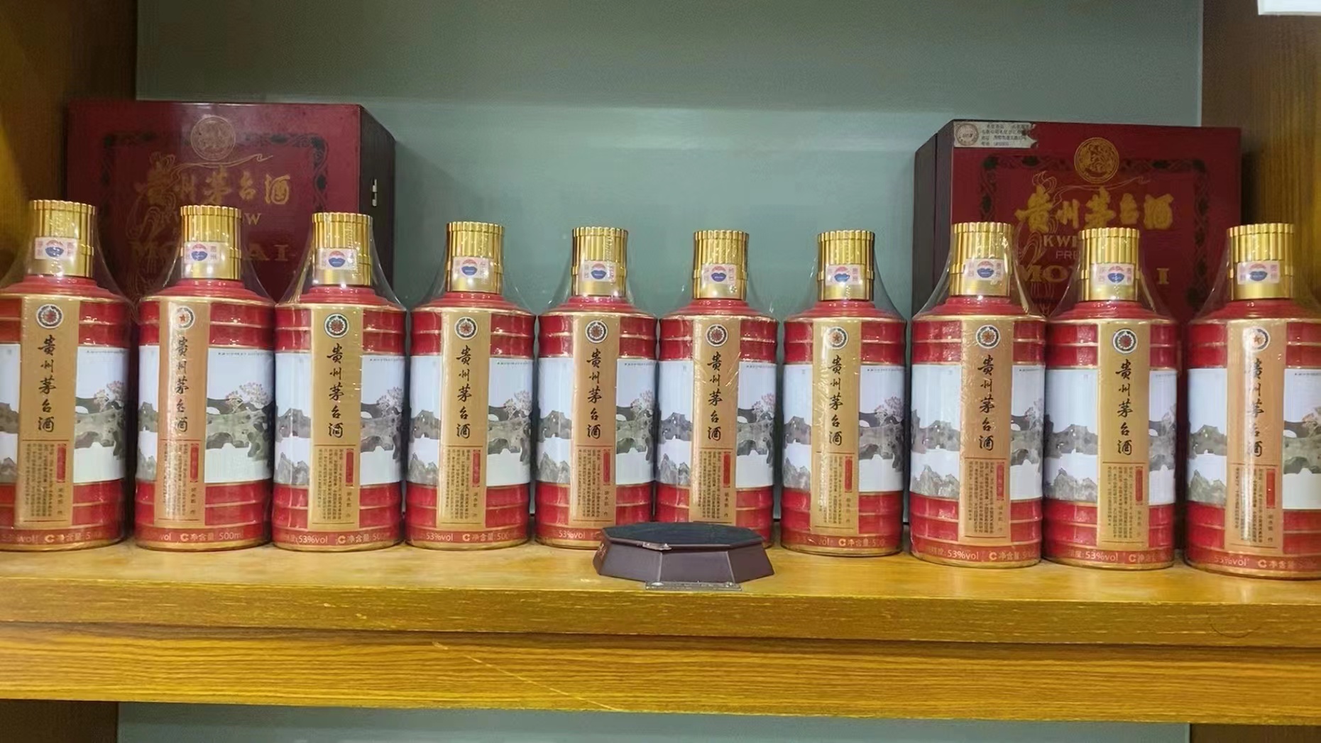 抱由镇回收50年茅台礼盒多少钱（最新更新行情）